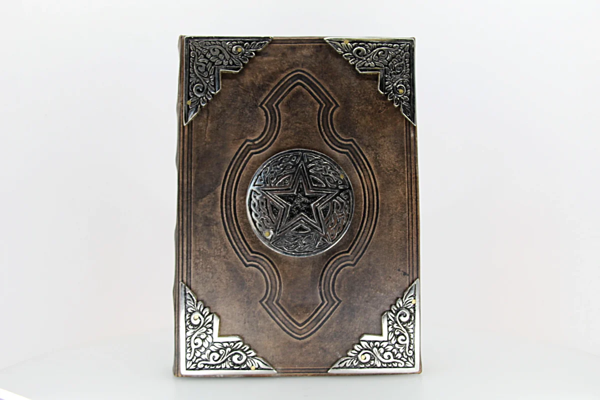 Caderno com símbolo do pentágono/pentagrama