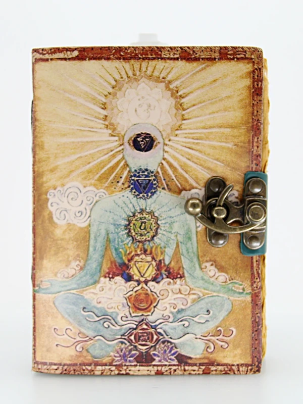 Caderno artesanal em pele com símbolos dos sete chakras