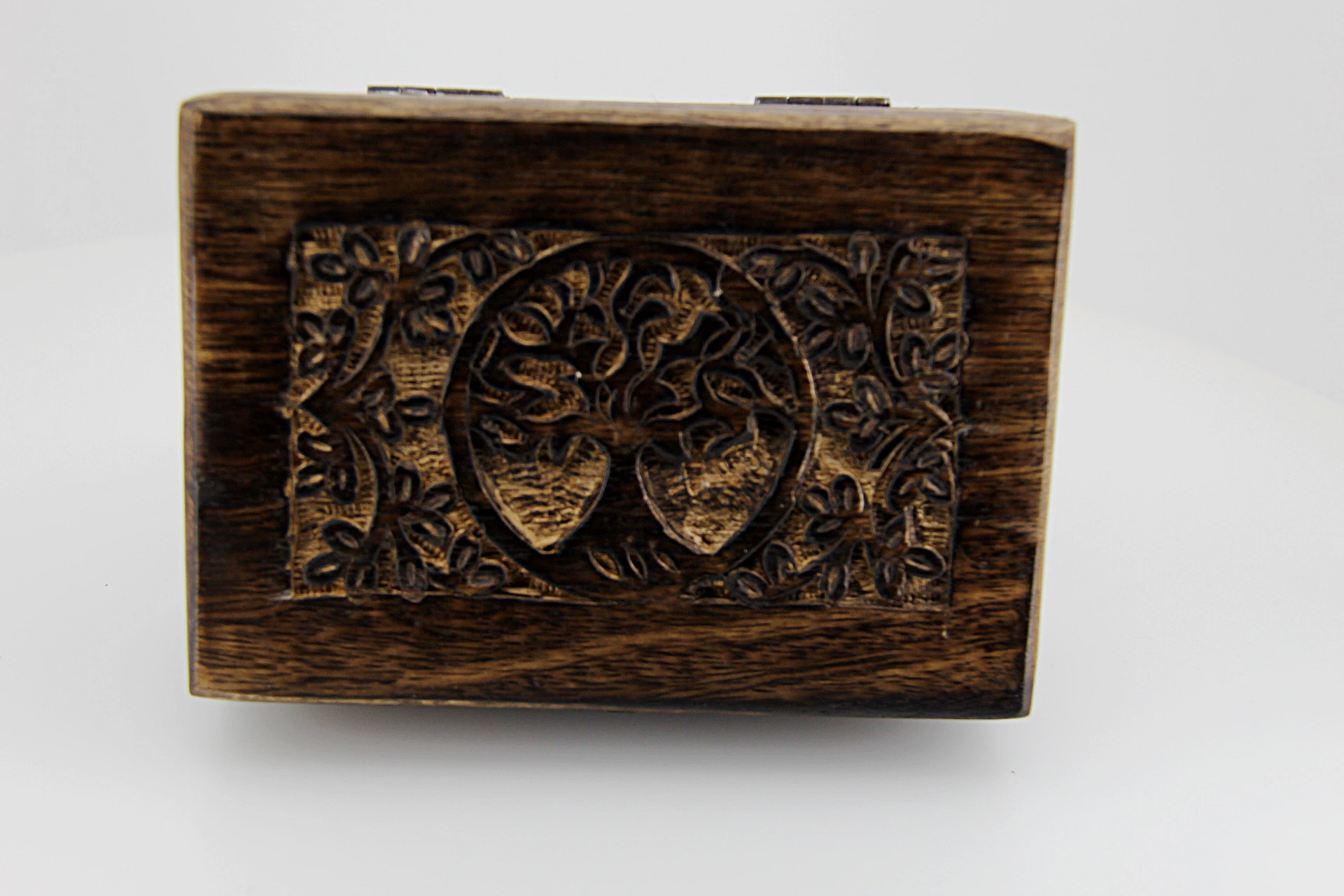Caixa decorativa em madeira com relevo da Árvore da Vida