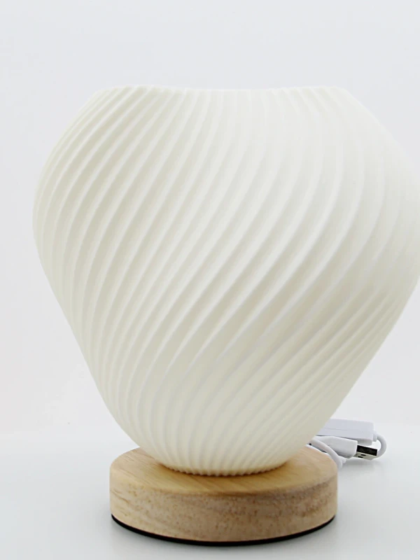 o Candeeiro Concha Torcida Estilo Ondas é uma peça que alia design artístico e funcionalidade.