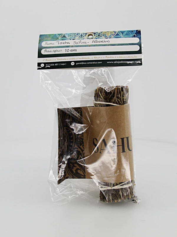 A tocha de sálvia branca e alecrim tem como função a limpeza espiritual e de ambientes.