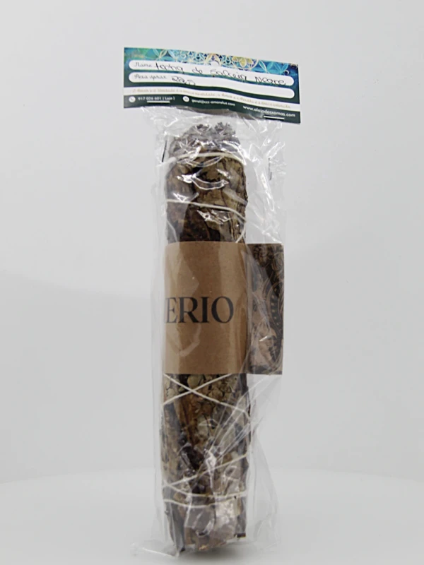 A tocha de sálvia negra tem como função a limpeza espiritual e de ambientes.