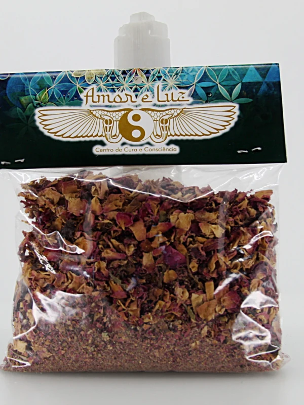 As pétalas de rosa estão relacionadas com as tradições espirituais e podem servir de limpeza