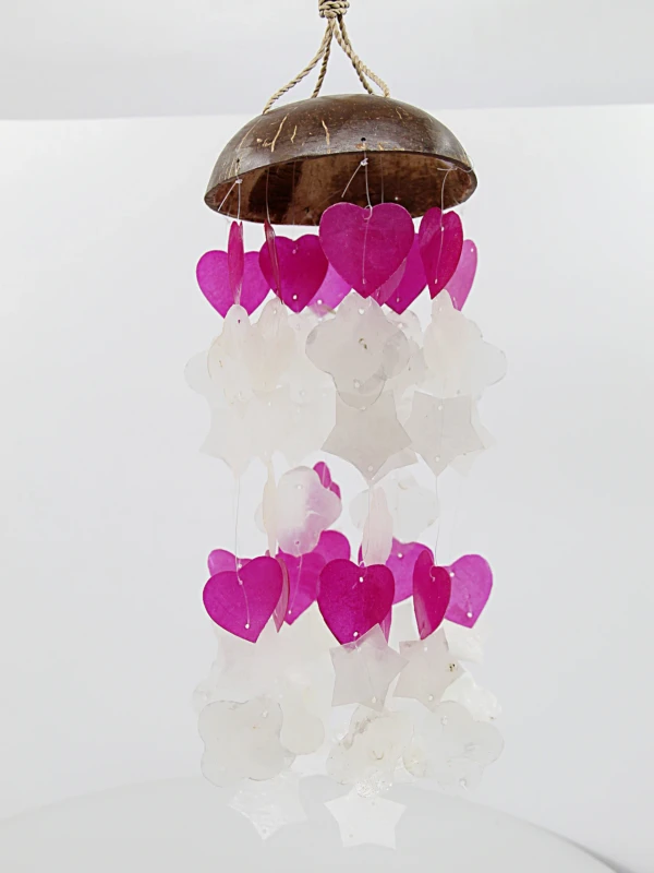 O espanta-espíritos em coco e capiz