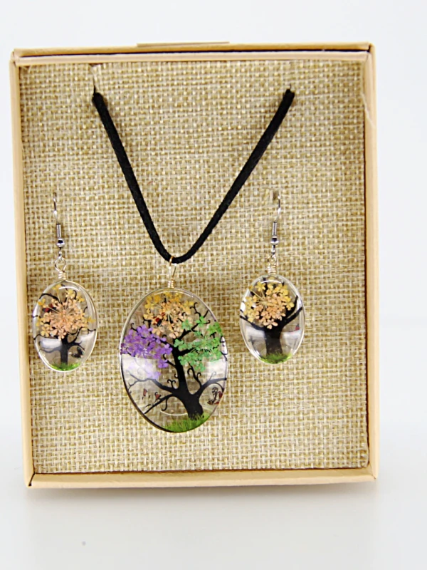 Caixa que contém um cordão