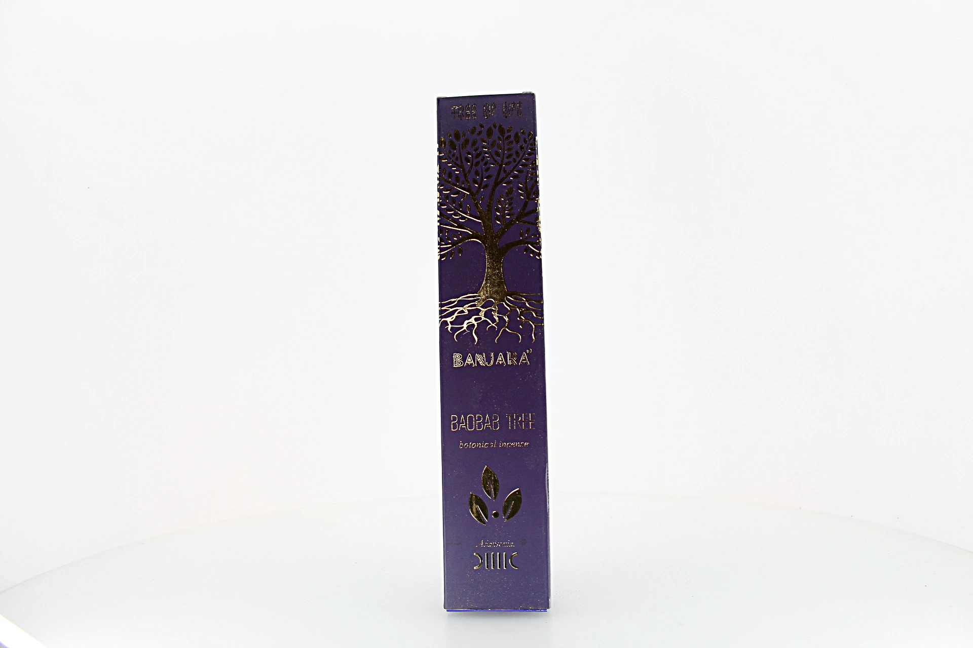 O incenso Banjara Tree of Life Baobab é originário da Índia e produzido artesanalmente por artesãos da comunidade tribal Banjara