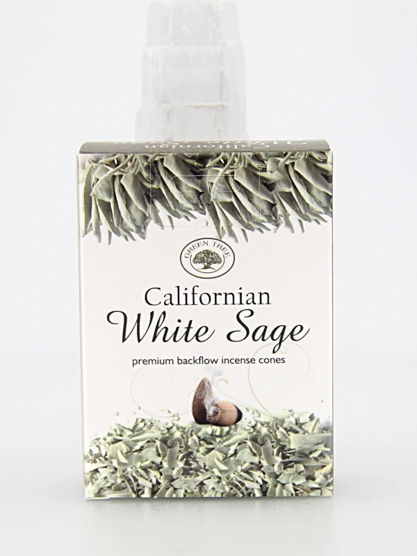 O incenso Green Tree Califórnia Sálvia Branca em cones backflow é originário da Índia e produzido com ingredientes 100% naturais.