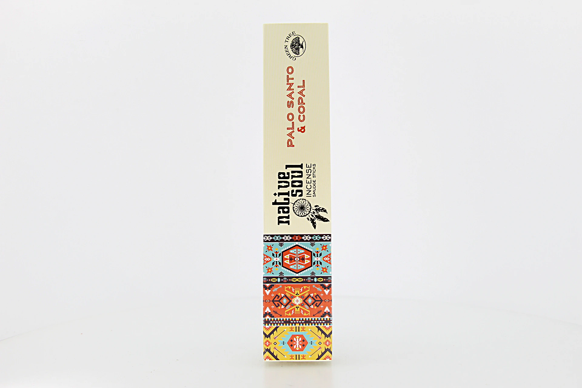 O incenso Green Tree Native Soul Copal & Pau Santo vem da Índia e é 100% natural. A sua fragrância combina aromas tradicionalmente associados à purificação e renovação energética