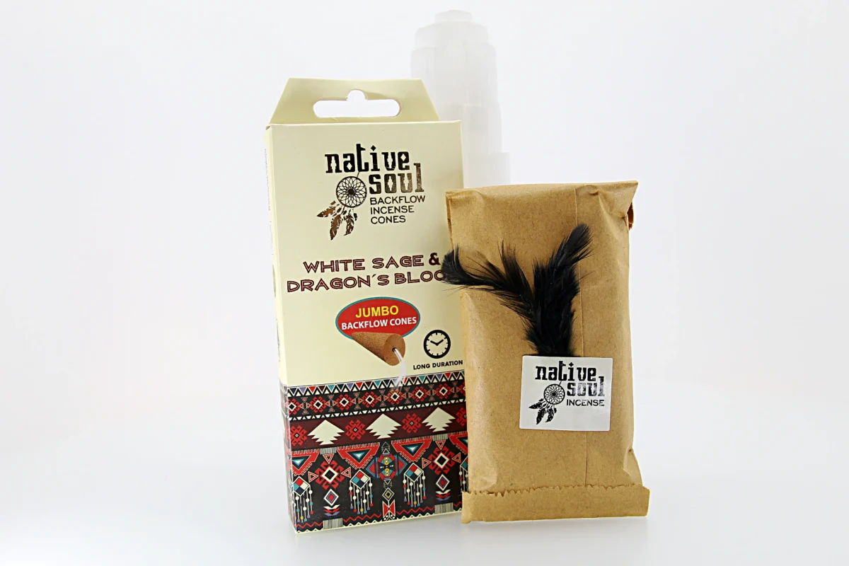 O incenso Green Tree Native Soul White Sage & Dragon’s Blood em cones backflow é originário da Índia e produzido com ingredientes 100% naturais. Combina misturas de ervas