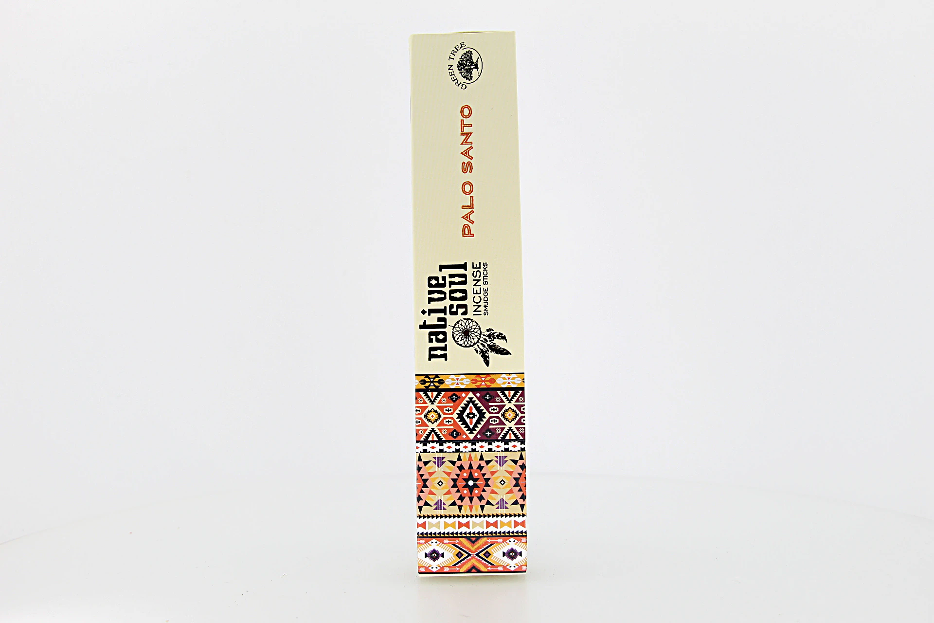 O incenso Green Tree Native Soul Palo Santo vem da Índia e é 100% natural. A sua fragrância suave e purificadora ajuda a limpar e renovar a energia do ambiente