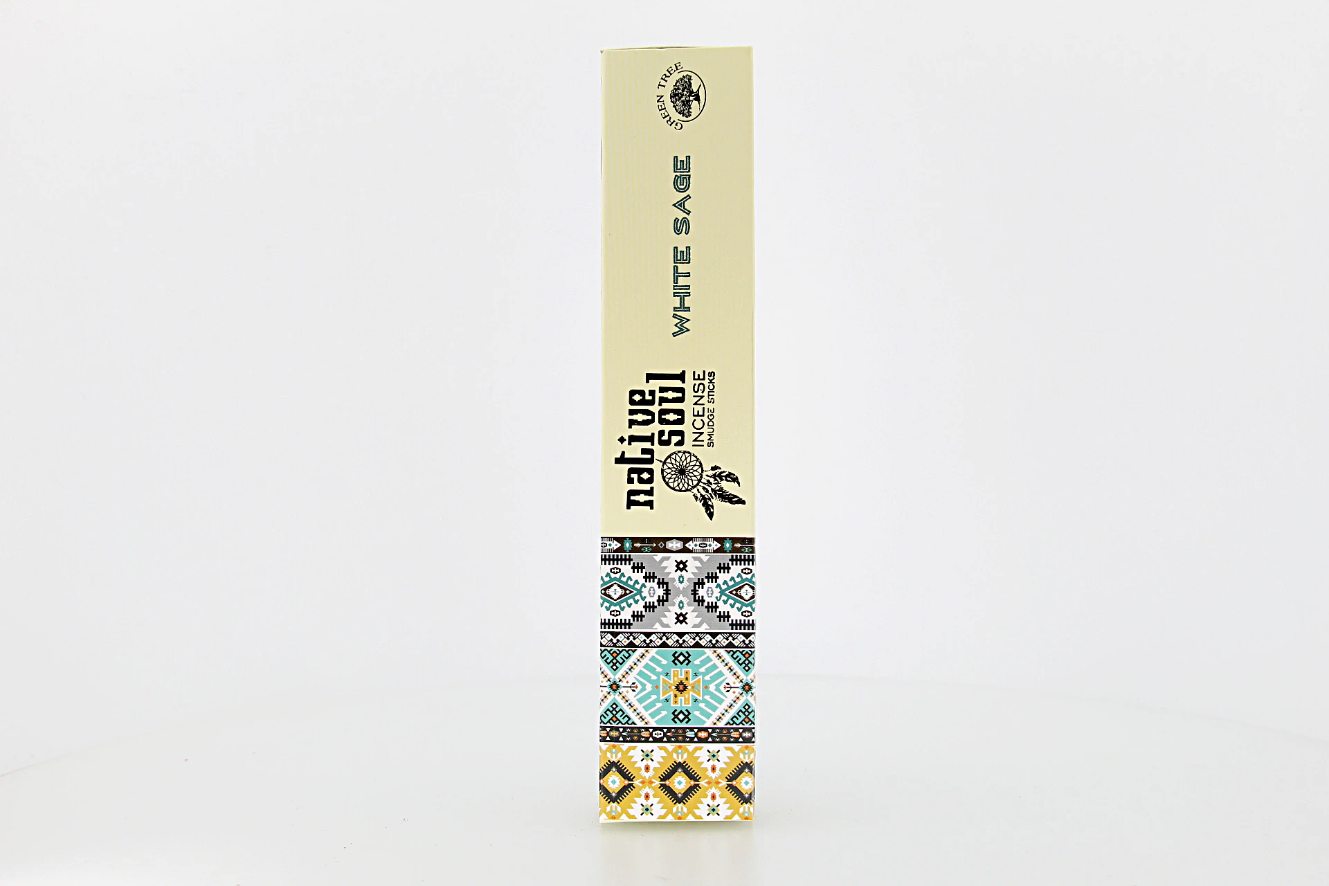 O incenso Green Tree Native Soul White Sage vem da Índia e é 100% natural. A sua fragrância purificadora ajuda a limpar e renovar a energia do ambiente