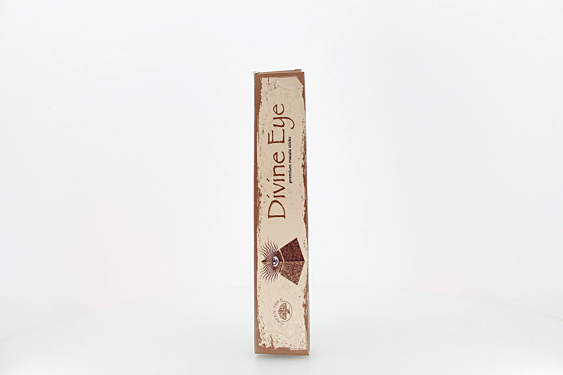 O incenso Green Tree Olho Divino é originário da Índia e produzido com ingredientes 100% naturais. Enrolado à mão