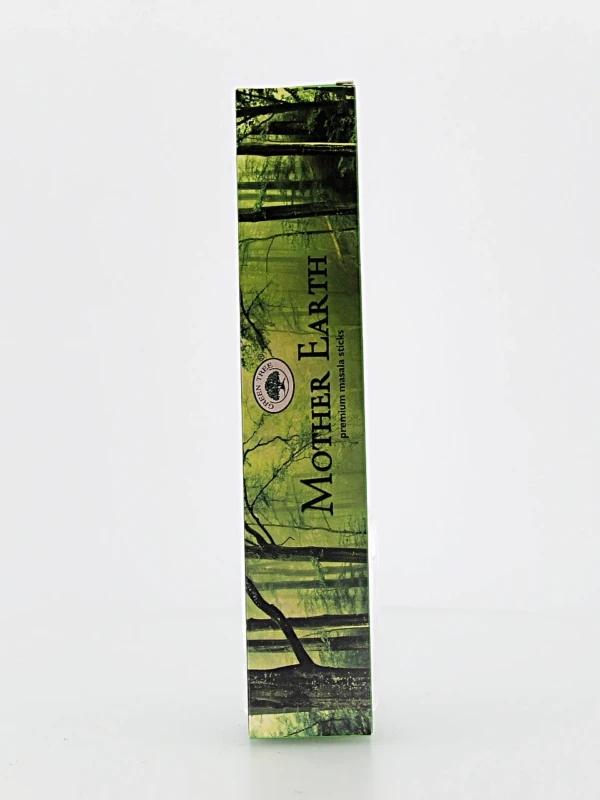 O incenso Green Tree Mother Earth é originário da Índia e produzido com ingredientes 100% naturais. Enrolado à mão
