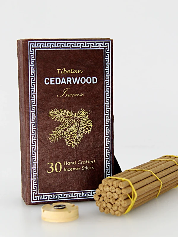 O conjunto de incenso tibetano tem origem nos Himalaias e é produzido artesanalmente com ingredientes naturais. Apresenta uma fragrância autêntica e envolvente