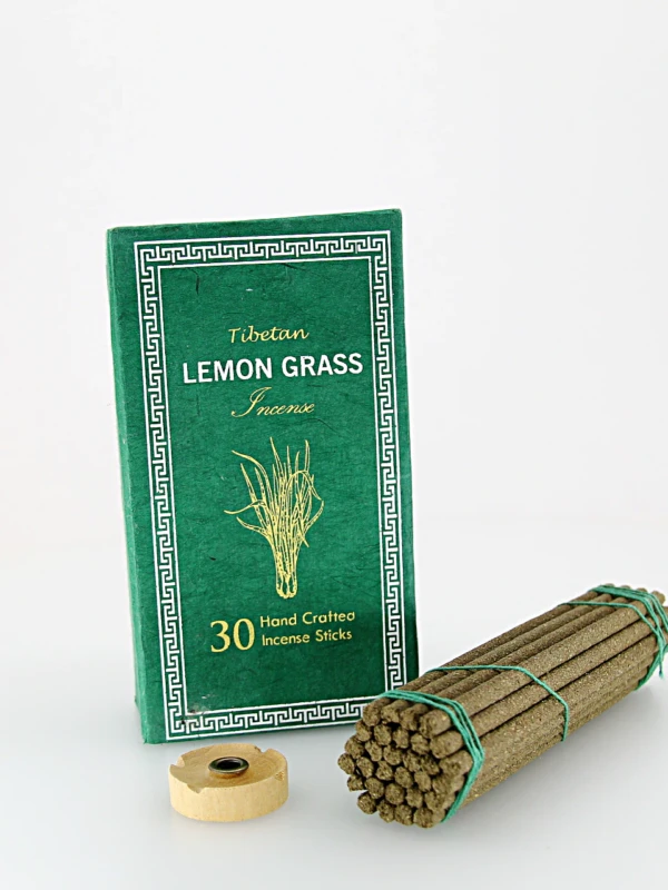 O conjunto de incenso tibetano tem origem nos Himalaias e é produzido artesanalmente com ingredientes naturais. Apresenta uma fragrância autêntica e envolvente
