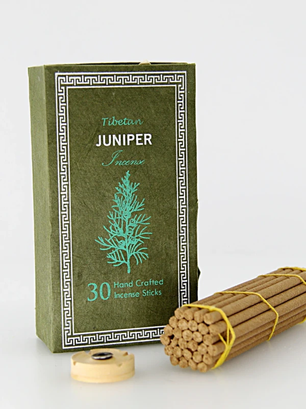 O conjunto de incenso tibetano tem origem nos Himalaias e é produzido artesanalmente com ingredientes naturais. Apresenta uma fragrância autêntica e envolvente