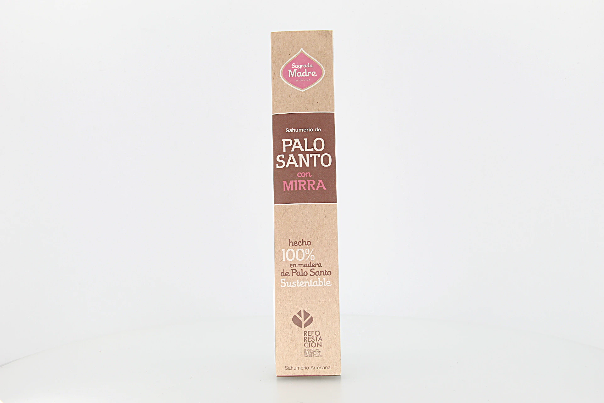 O incenso Madre Terra Pau Santo & Mirra possui um aroma envolvente e natural