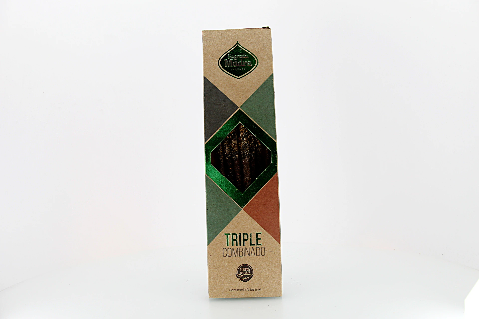 O incenso triple combinado da Madre Terra é feito de uma combinação de madeiras sagradas