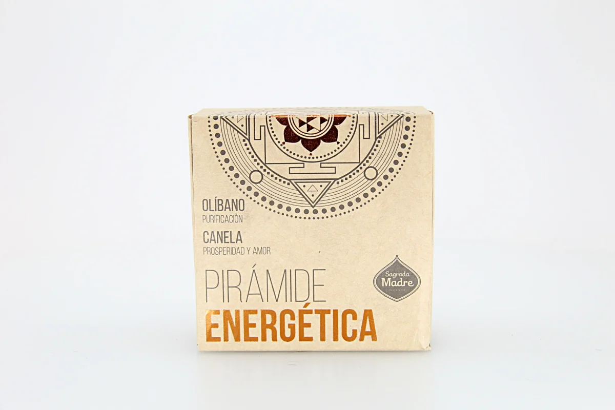A Pirâmide Energética Olíbano & Canela é um incenso artesanal
