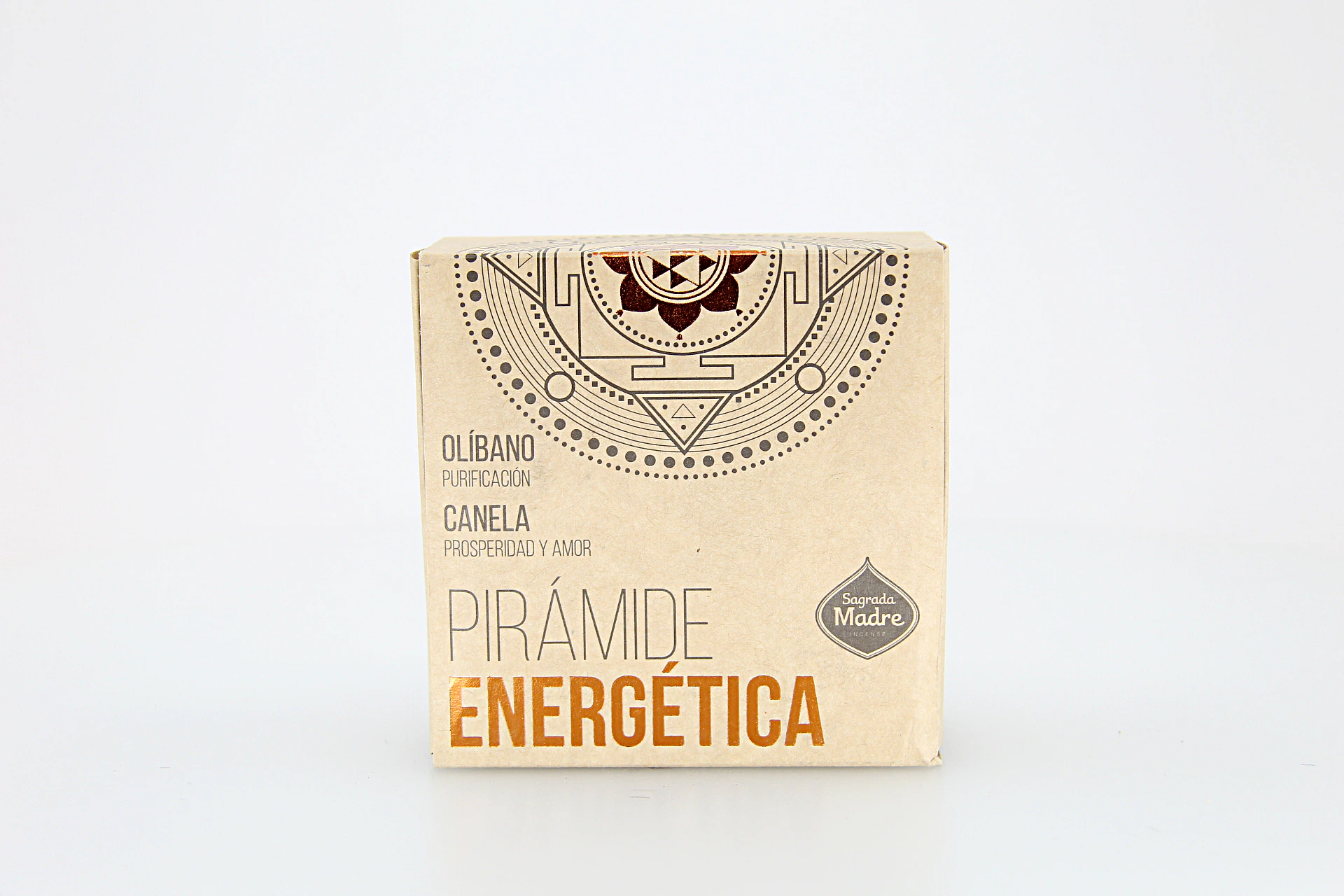 A Pirâmide Energética Olíbano & Canela é um incenso artesanal