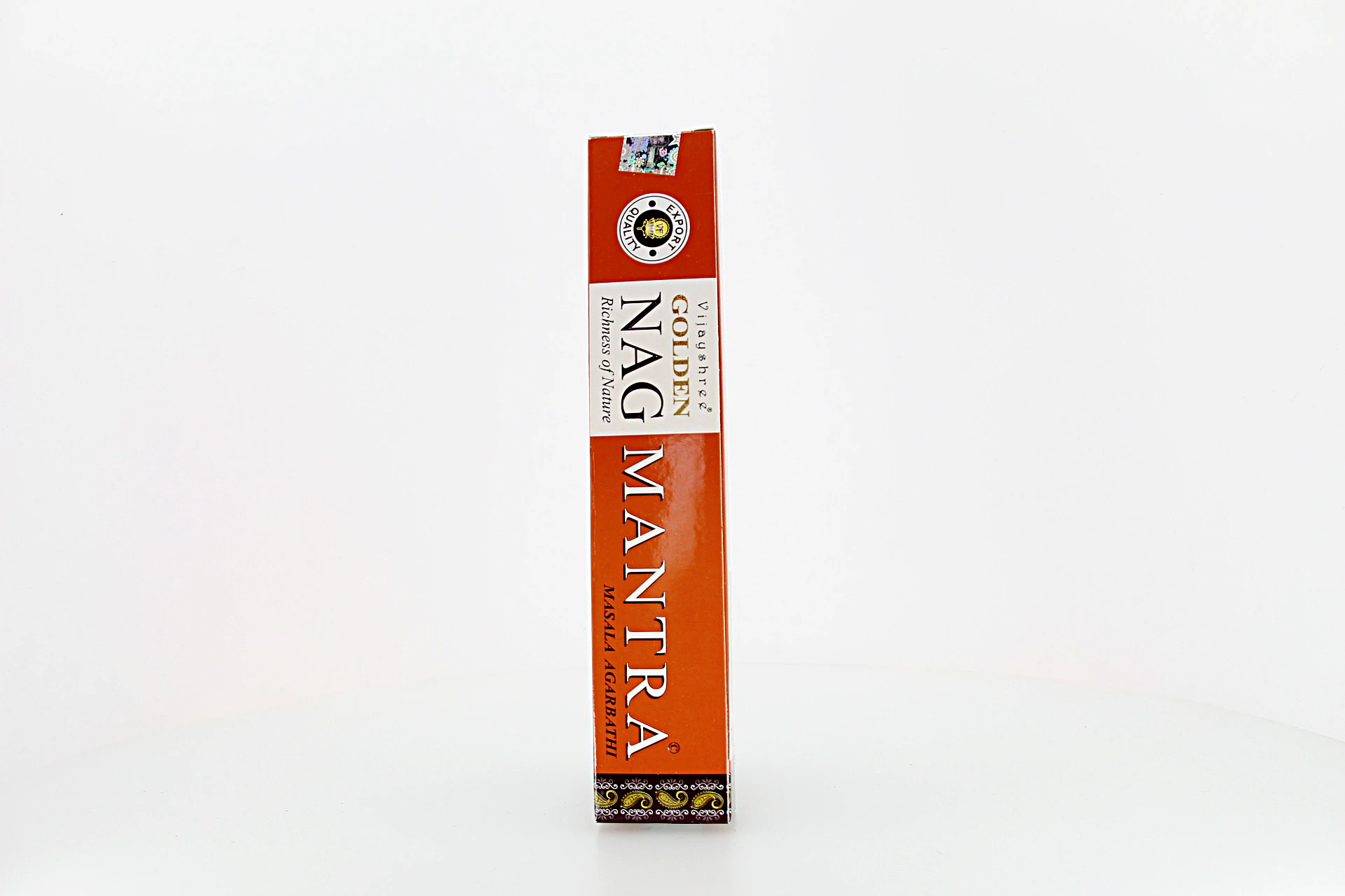 Elaborado com base em madeiras sagradas e ingredientes naturais selecionados