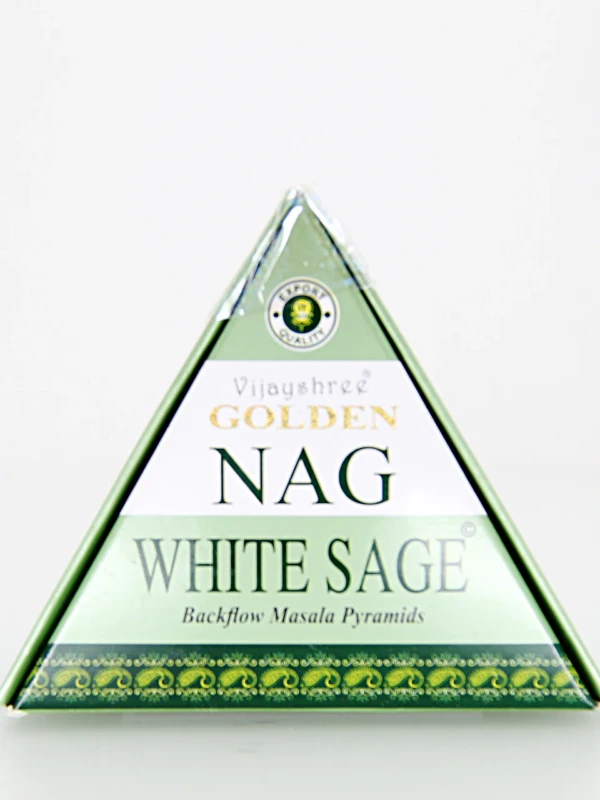 O incenso Golden Nag White Sage em pirâmides backflow é elaborado com ingredientes naturais
