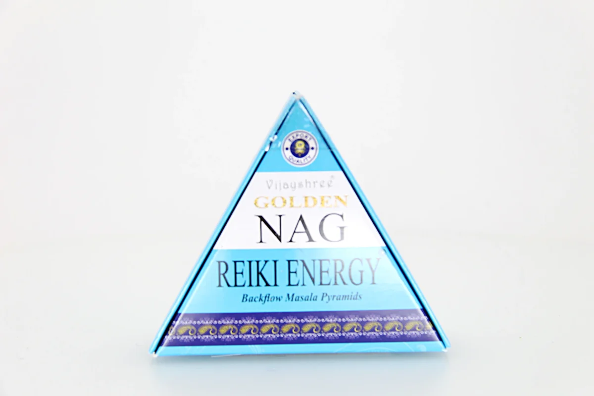 O incenso Golden Reiki Energy em pirâmides backflow é elaborado com ingredientes naturais