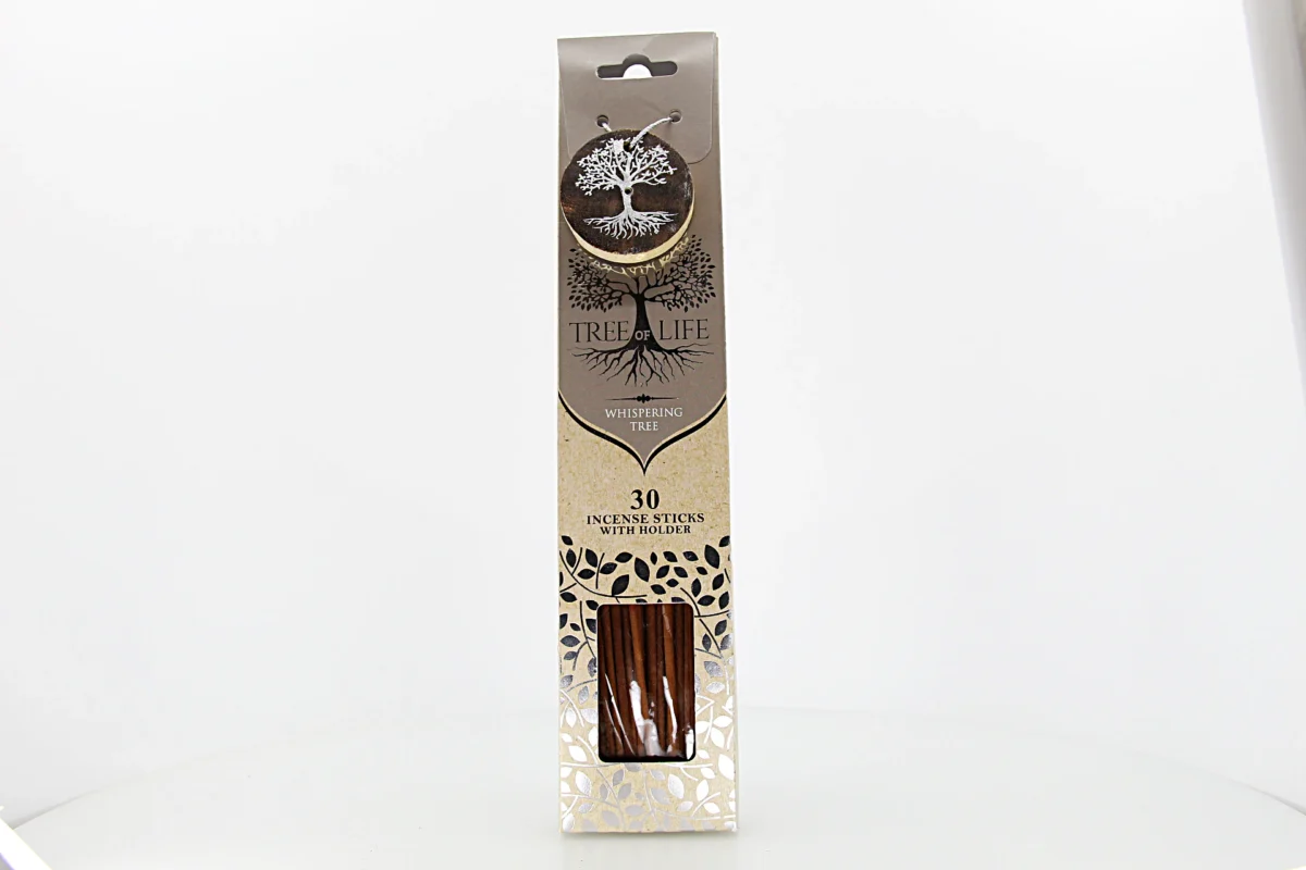Feito com base de madeiras sagradas e varetas de bambu