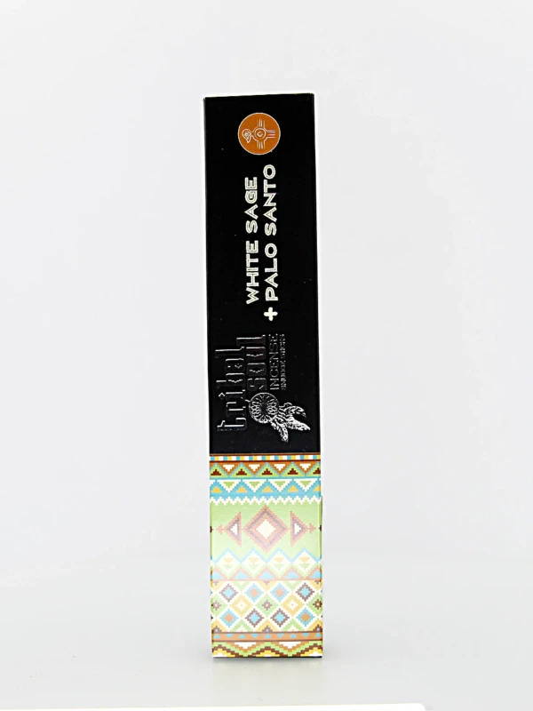 O incenso Tribal Soul Sálvia Branca & Pau Santo é elaborado com ingredientes naturais