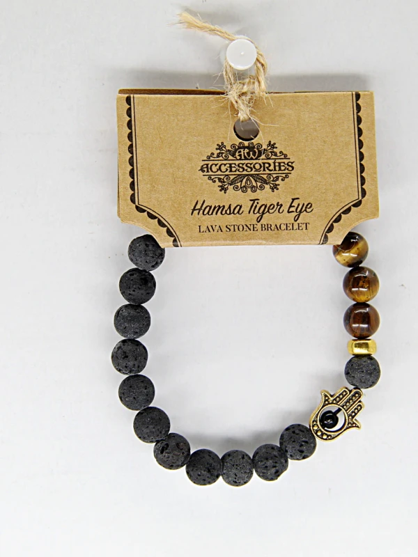 A lava vulcânica nas pulseiras destaca-se pela cor preta e opaca