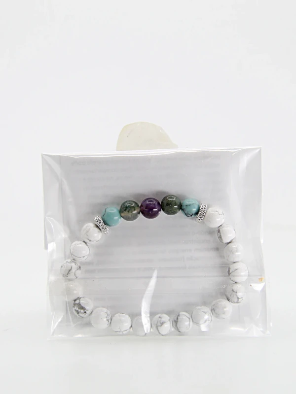 A pulseira terapeutica afasta energias negativas