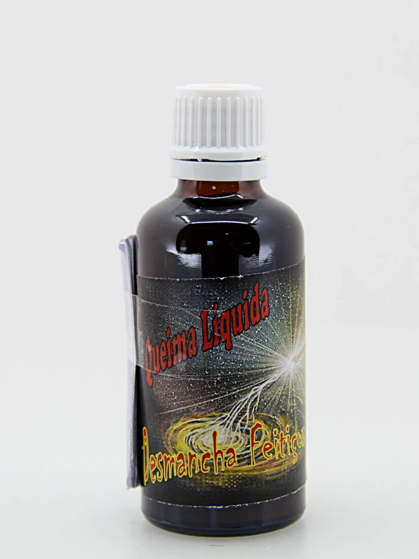 Frasco de essência líquida destinado a rituais de proteção e desfazer energias negativas