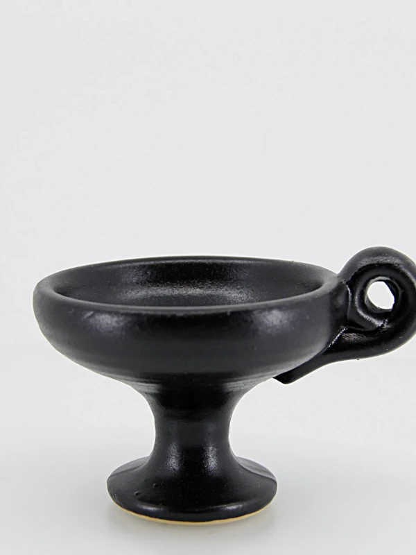 Peça em cerâmica artesanal