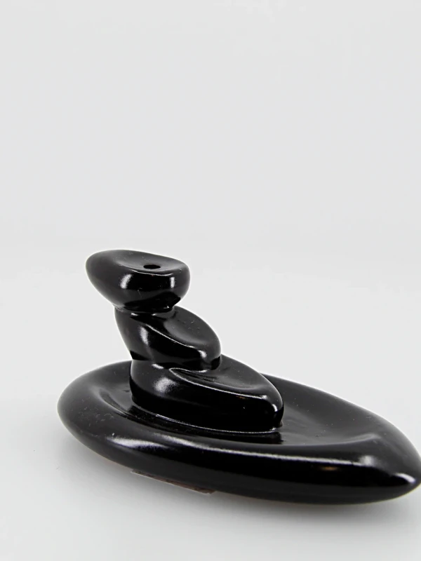 O queimador de incenso cone backflow é um acessório decorativo que cria um efeito visual relaxante