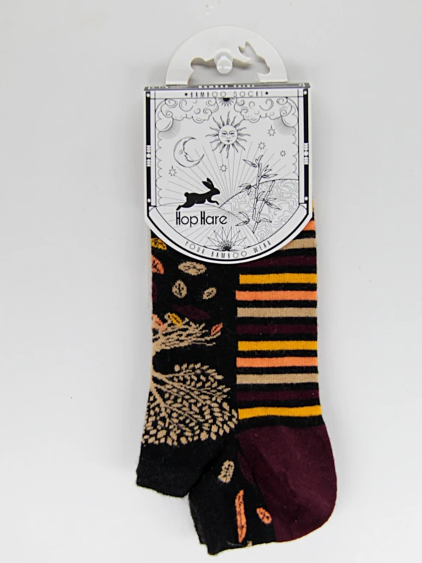 As meias de bambu são feitas de fibra de bambu e apresentam desenhos ou gráficos espirituais.