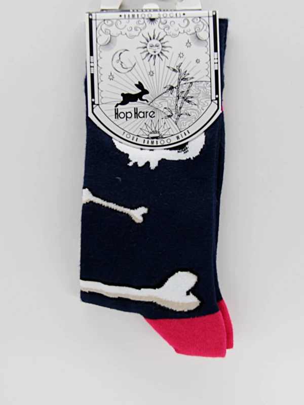 As meias de bambu são feitas de fibra de bambu e apresentam desenhos ou gráficos espirituais.