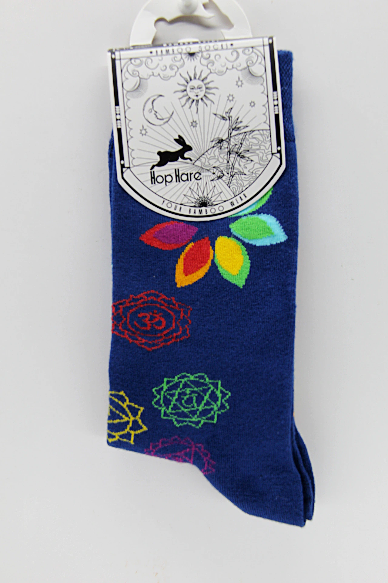 As meias de bambu são feitas de fibra de bambu e apresentam desenhos ou gráficos espirituais.
