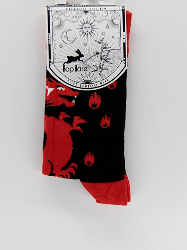 As meias de bambu são feitas de fibra de bambu e apresentam desenhos ou gráficos espirituais.