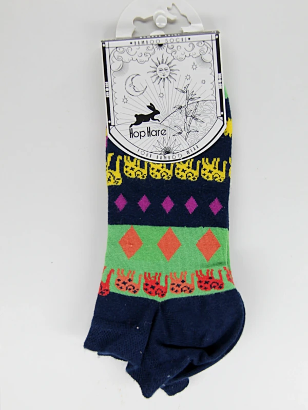 As meias de bambu são feitas de fibra de bambu e apresentam desenhos ou gráficos espirituais.