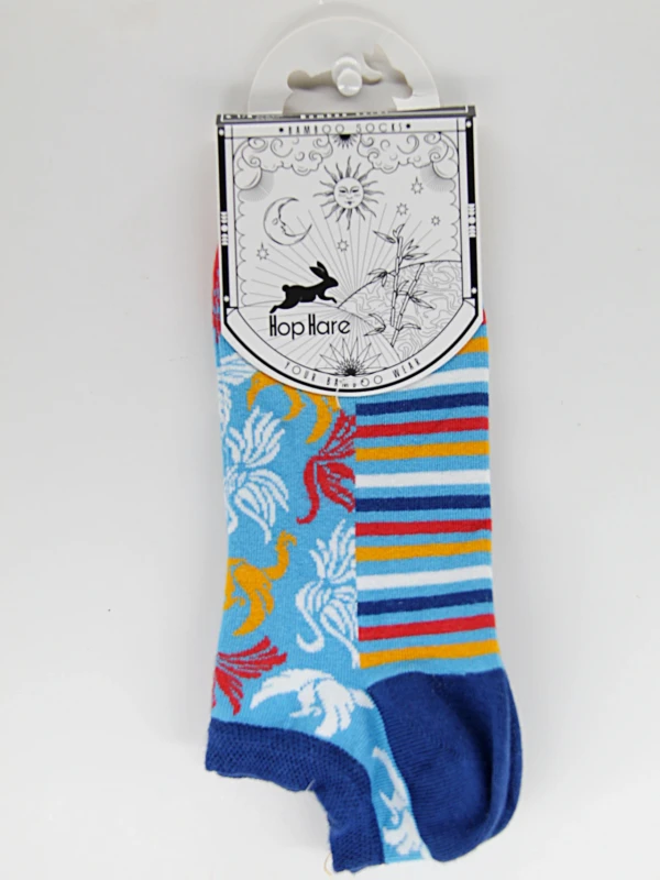 As meias de bambu são feitas de fibra de bambu e apresentam desenhos ou gráficos espirituais.