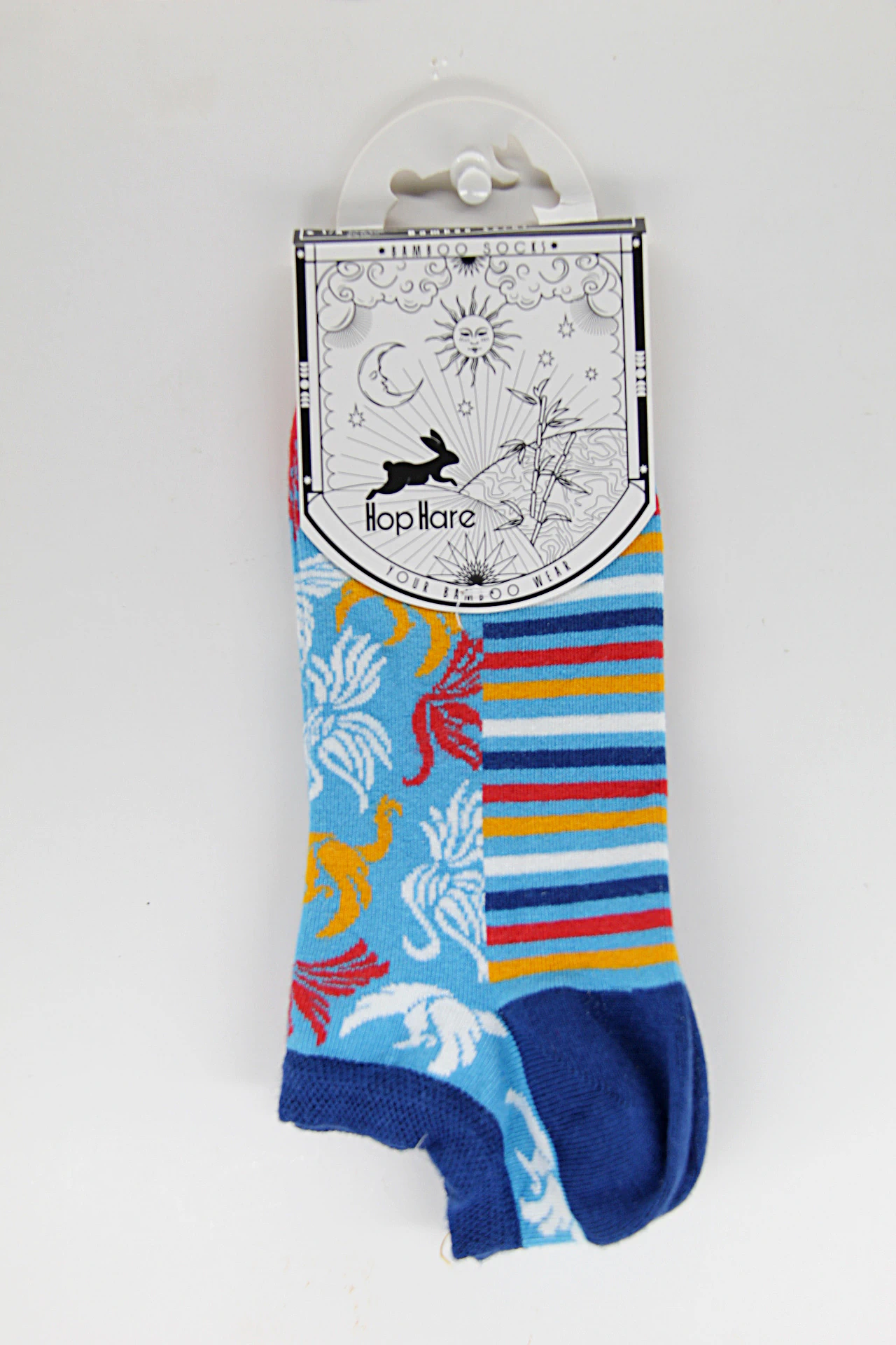 As meias de bambu são feitas de fibra de bambu e apresentam desenhos ou gráficos espirituais.