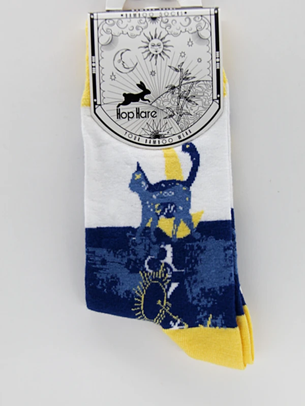 As meias de bambu são feitas de fibra de bambu e apresentam desenhos ou gráficos espirituais.