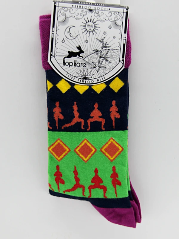 As meias de bambu são feitas de fibra de bambu e apresentam desenhos ou gráficos espirituais.