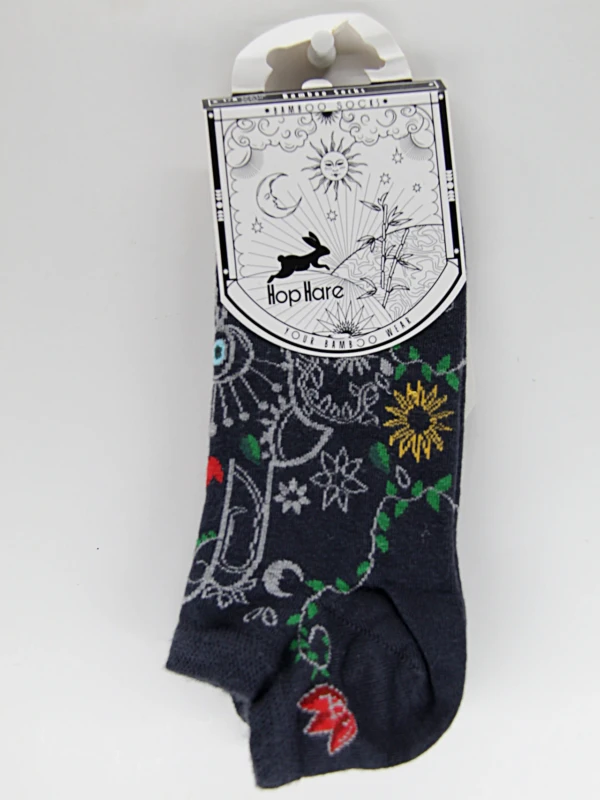 As meias de bambu são feitas de fibra de bambu e apresentam desenhos ou gráficos espirituais.