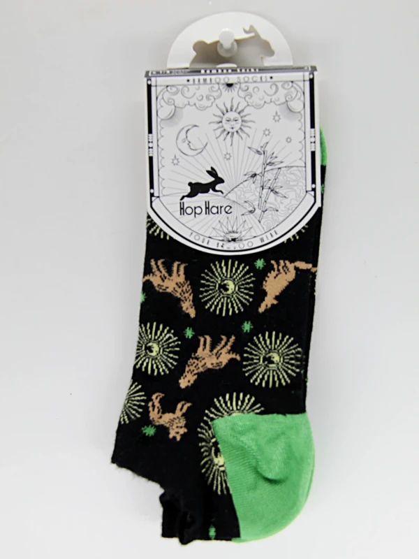 As meias de bambu são feitas de fibra de bambu e apresentam desenhos ou gráficos espirituais.