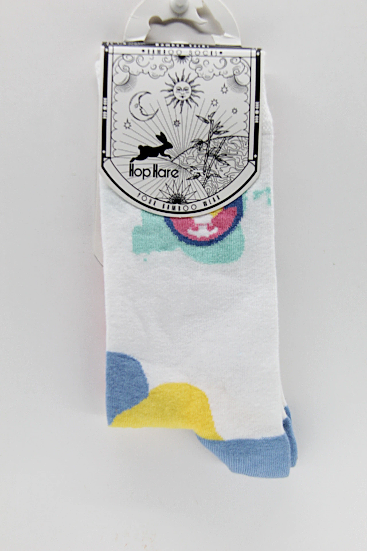 As meias de bambu são feitas de fibra de bambu e apresentam desenhos ou gráficos espirituais.