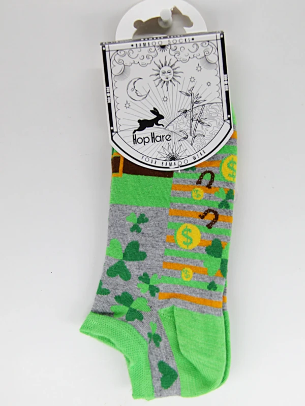 As meias de bambu são feitas de fibra de bambu e apresentam desenhos ou gráficos espirituais.