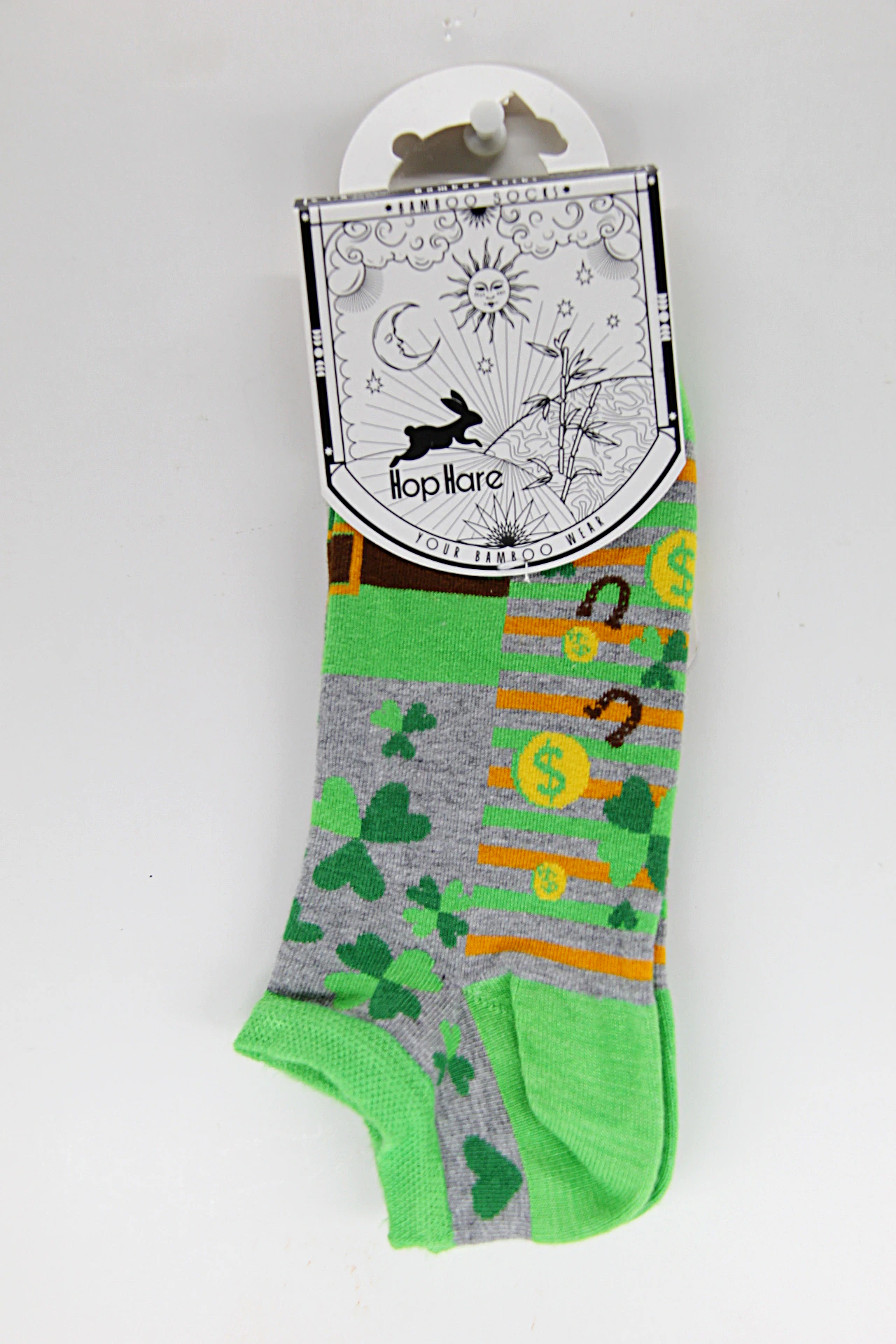 As meias de bambu são feitas de fibra de bambu e apresentam desenhos ou gráficos espirituais.