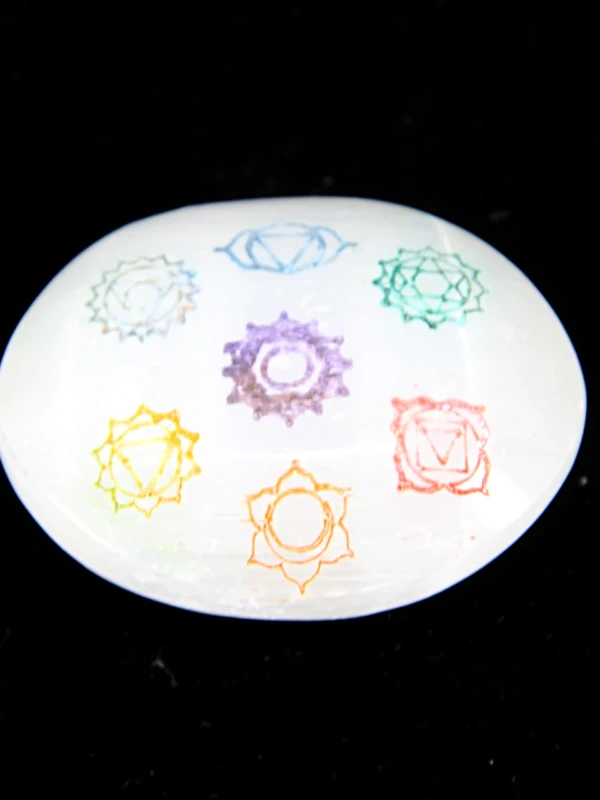 Base em selenita concebida para colocar em seu redor cristais