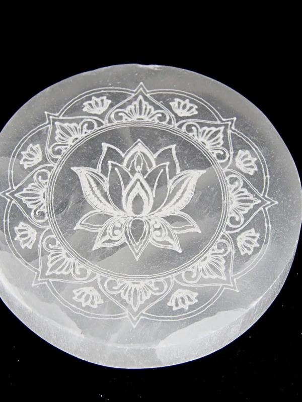 Base em selenita concebida para colocar cristais